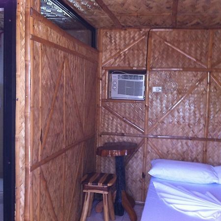Bamboo House Beach Lodge & Restaurant Puerto Galera Exteriér fotografie