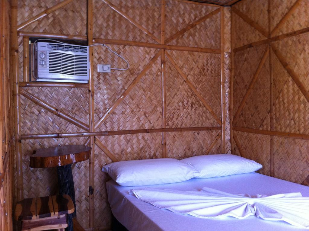 Bamboo House Beach Lodge & Restaurant Puerto Galera Exteriér fotografie